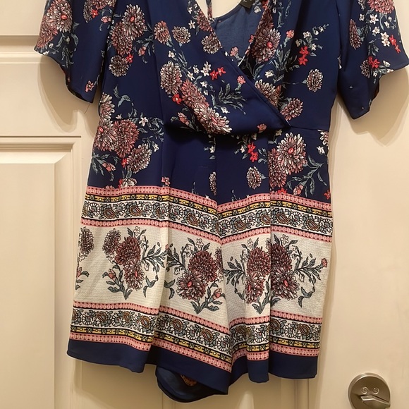 Romper - Picture 2 of 4